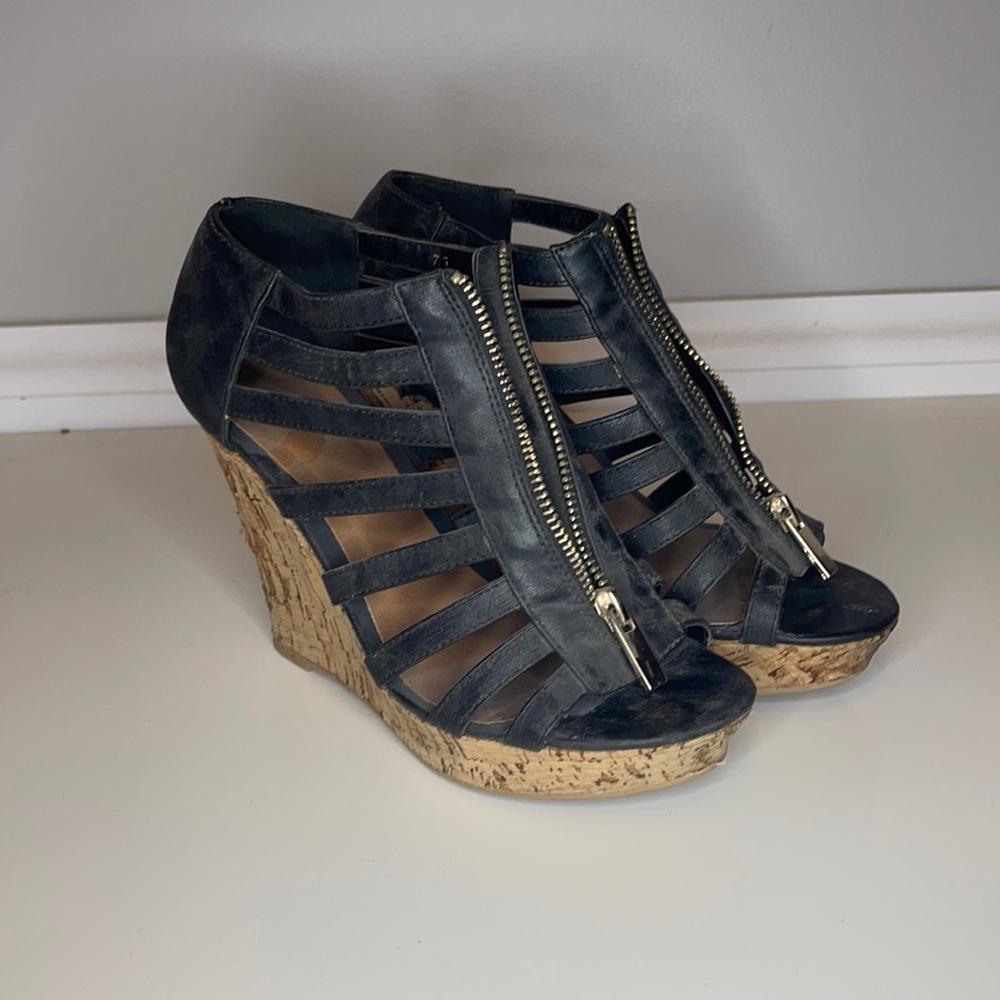 La chateau wedges. Size 8